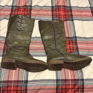Stylish Grey Women's High Boots size 7.
